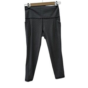 Athleta Salutation Stash Pocket Textured 7/8 Tight Capri Leggings Stripe Women S